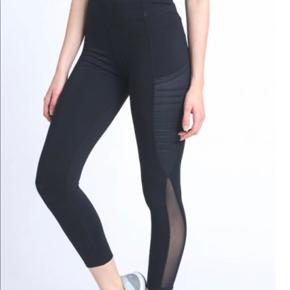 Mono B Moto Ribbed Capri Leggings